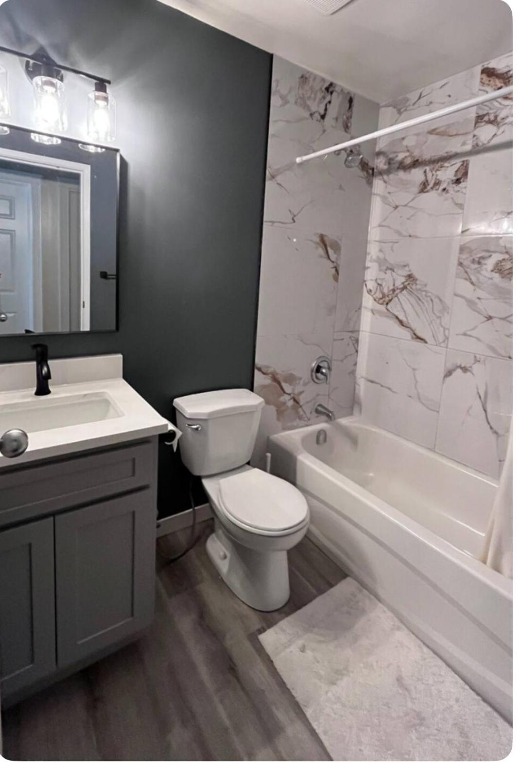 Gorgeous House&30 Second Bus Station Close C-Train& Free Parking YYC 외부 사진