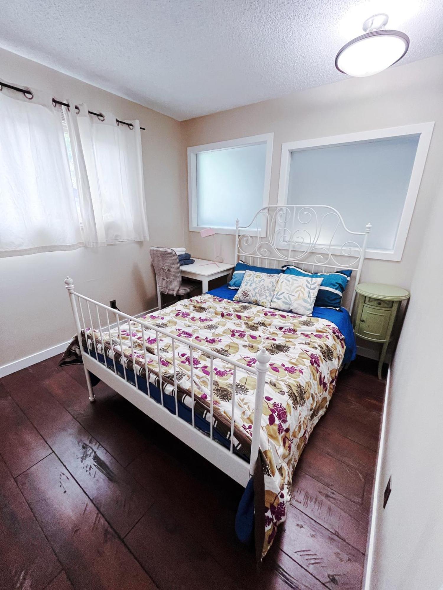 Gorgeous House&30 Second Bus Station Close C-Train& Free Parking YYC 외부 사진