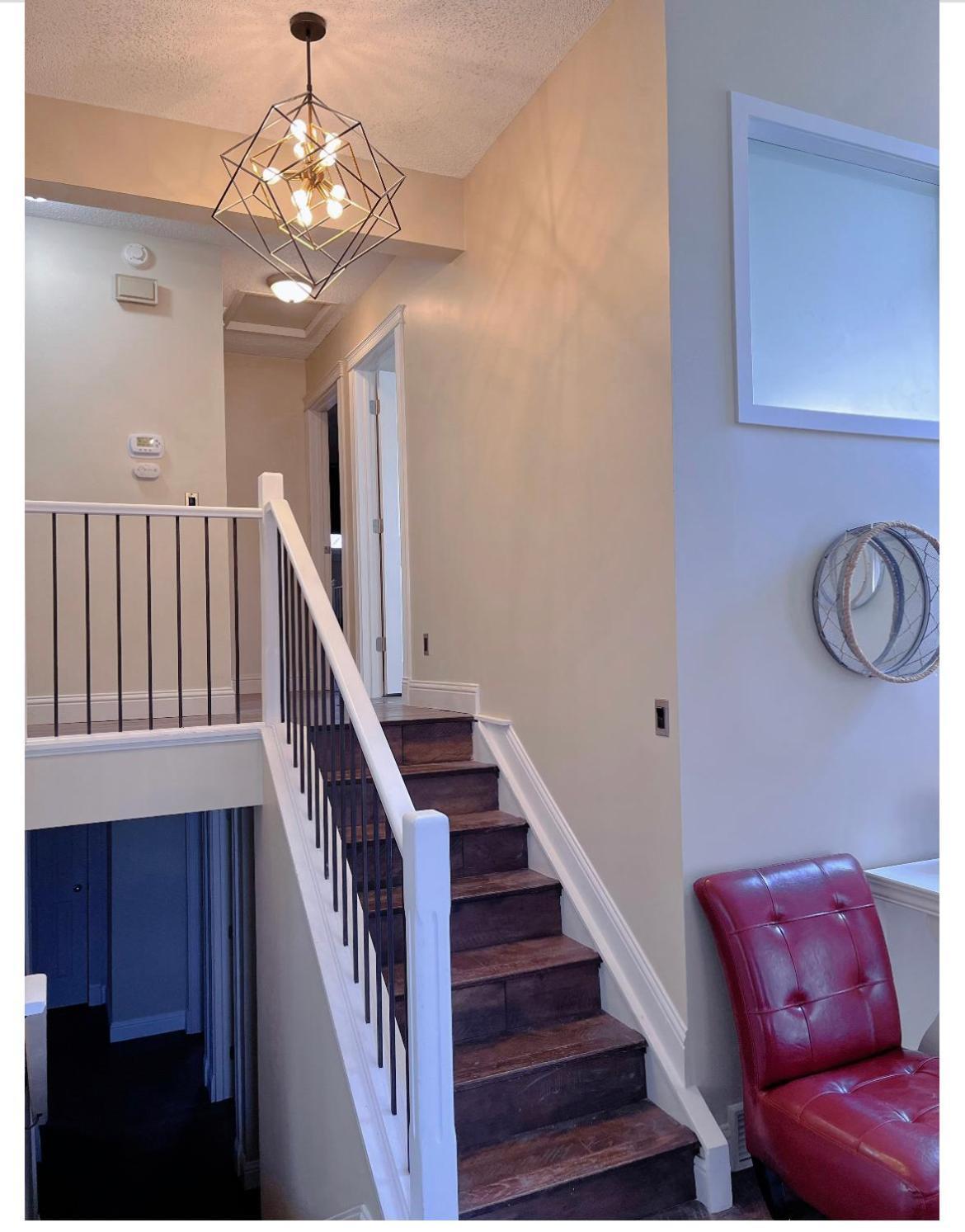 Gorgeous House&30 Second Bus Station Close C-Train& Free Parking YYC 외부 사진