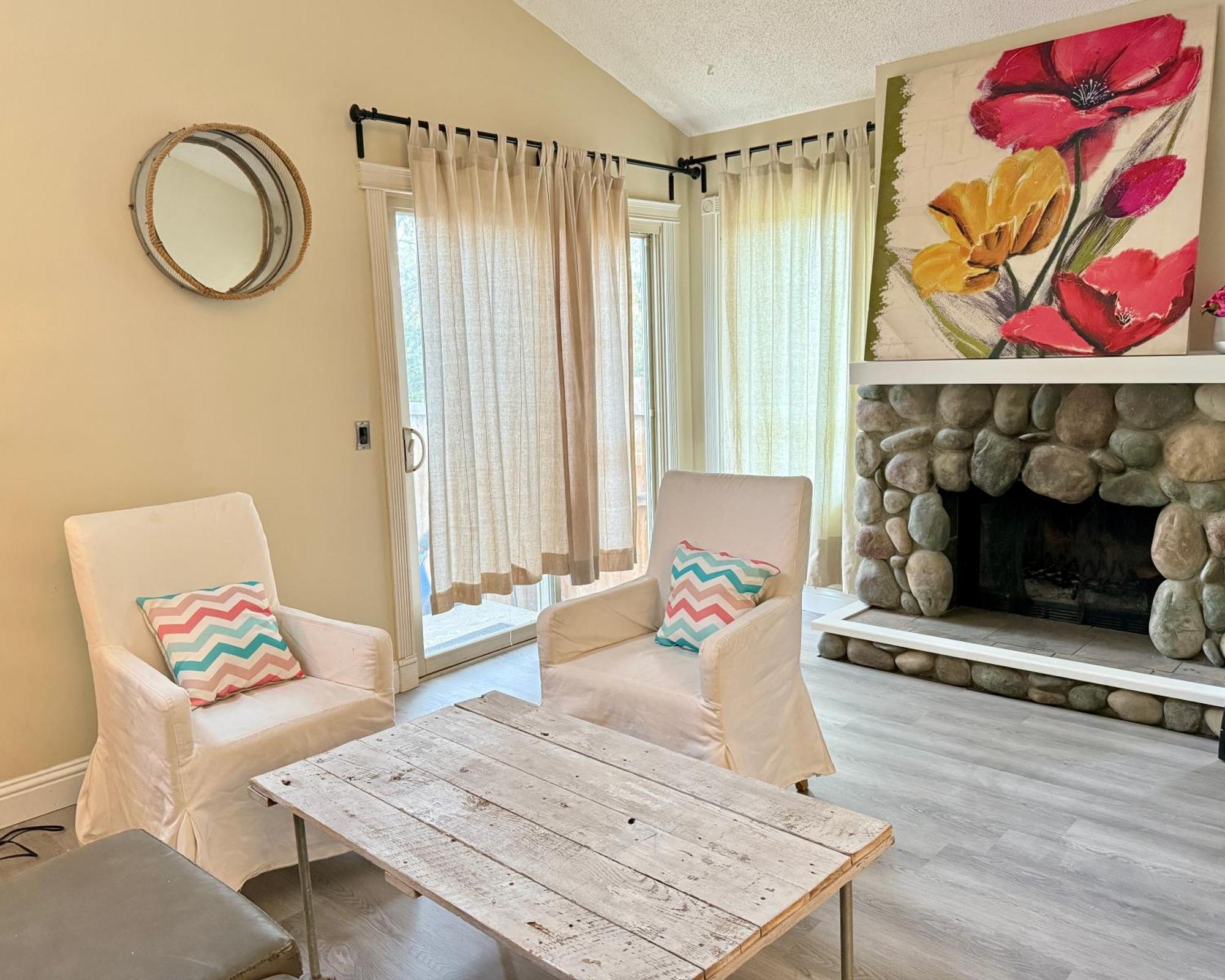 Gorgeous House&30 Second Bus Station Close C-Train& Free Parking YYC 외부 사진