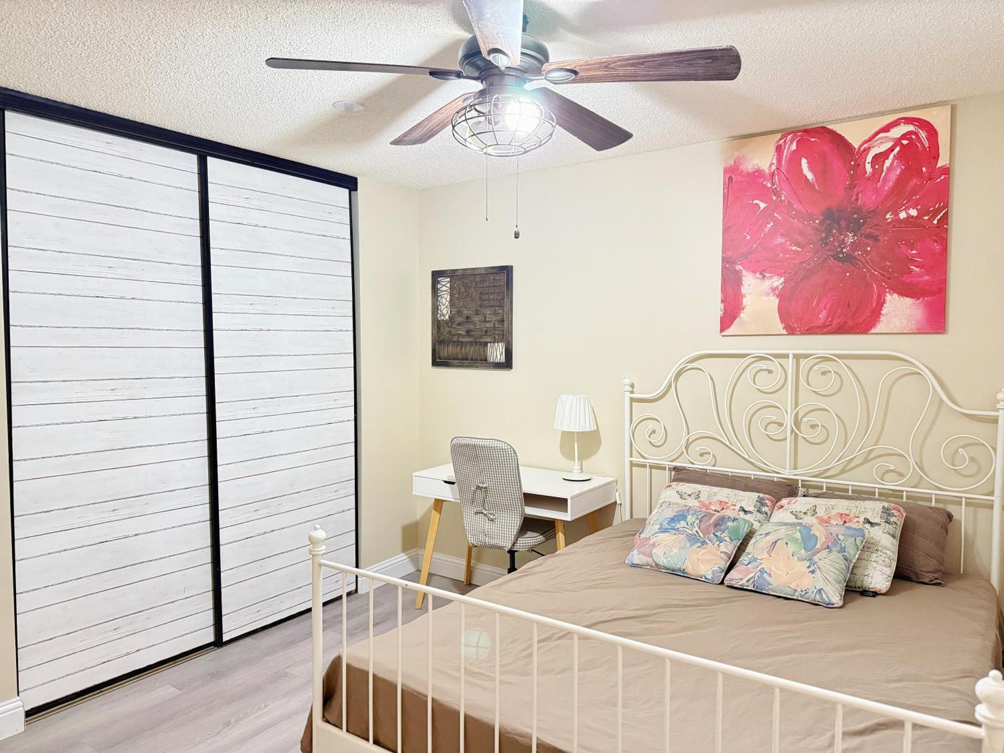 Gorgeous House&30 Second Bus Station Close C-Train& Free Parking YYC 외부 사진